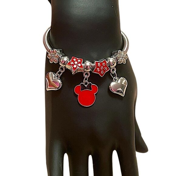 Red Minnie Mouse Heart Stretchy Silver Tone Charm Bracelet NWT - Picture 2 of 2